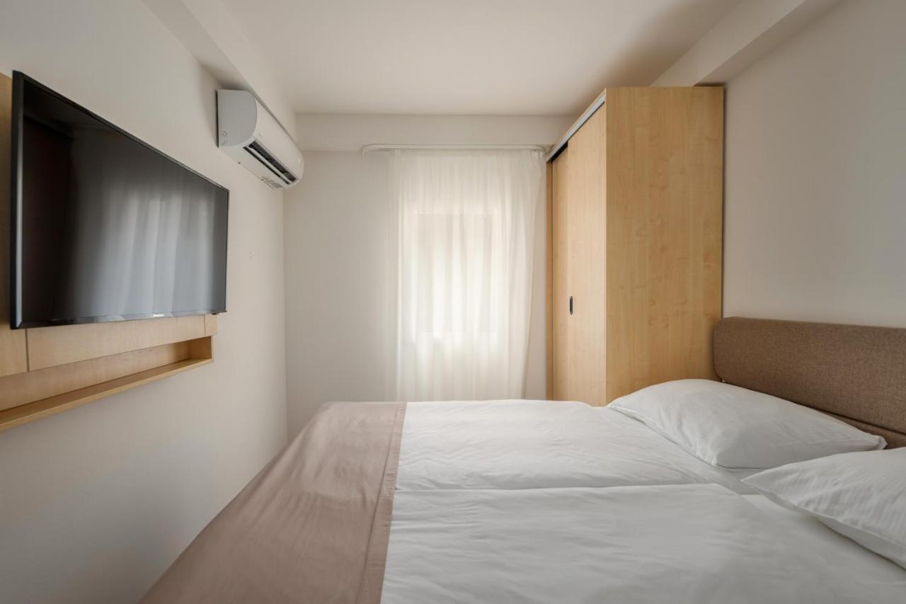 Hotel Delfin Omisalj Ngoại thất bức ảnh