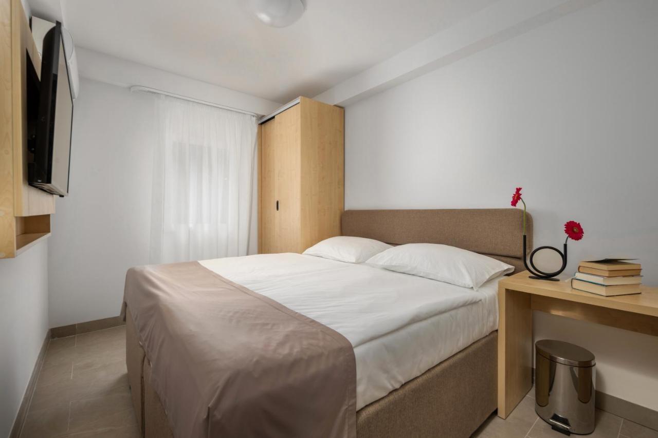 Hotel Delfin Omisalj Ngoại thất bức ảnh