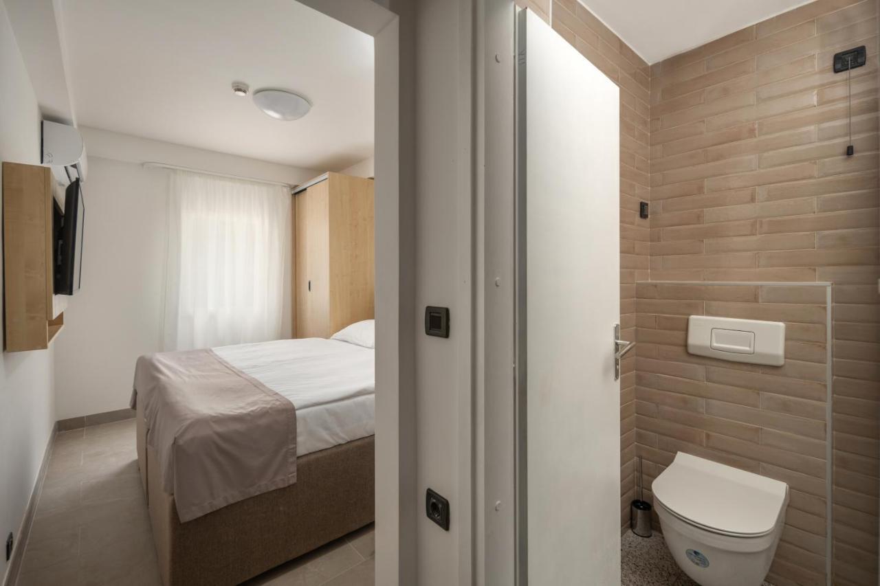 Hotel Delfin Omisalj Ngoại thất bức ảnh