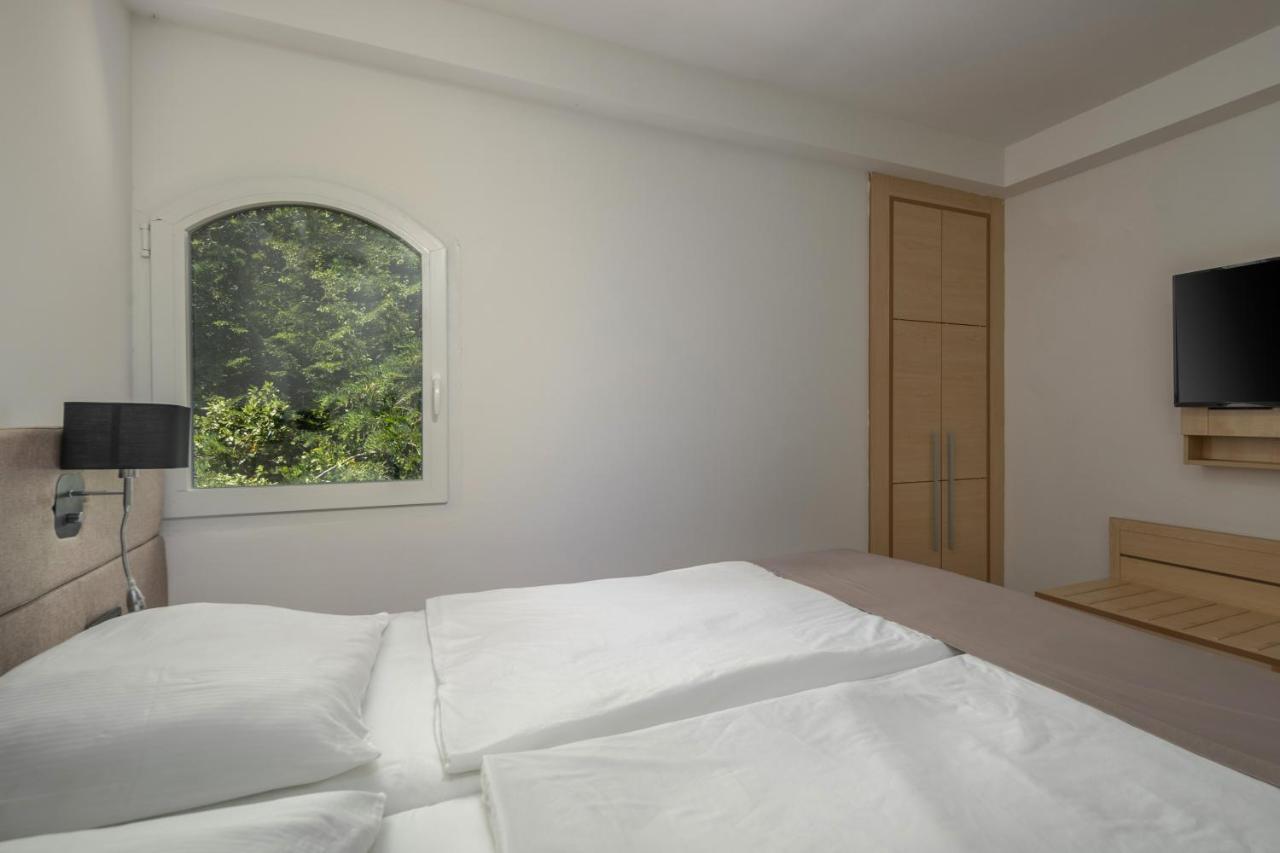 Hotel Delfin Omisalj Ngoại thất bức ảnh