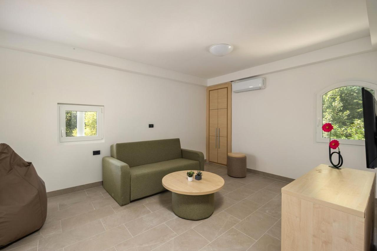 Hotel Delfin Omisalj Ngoại thất bức ảnh