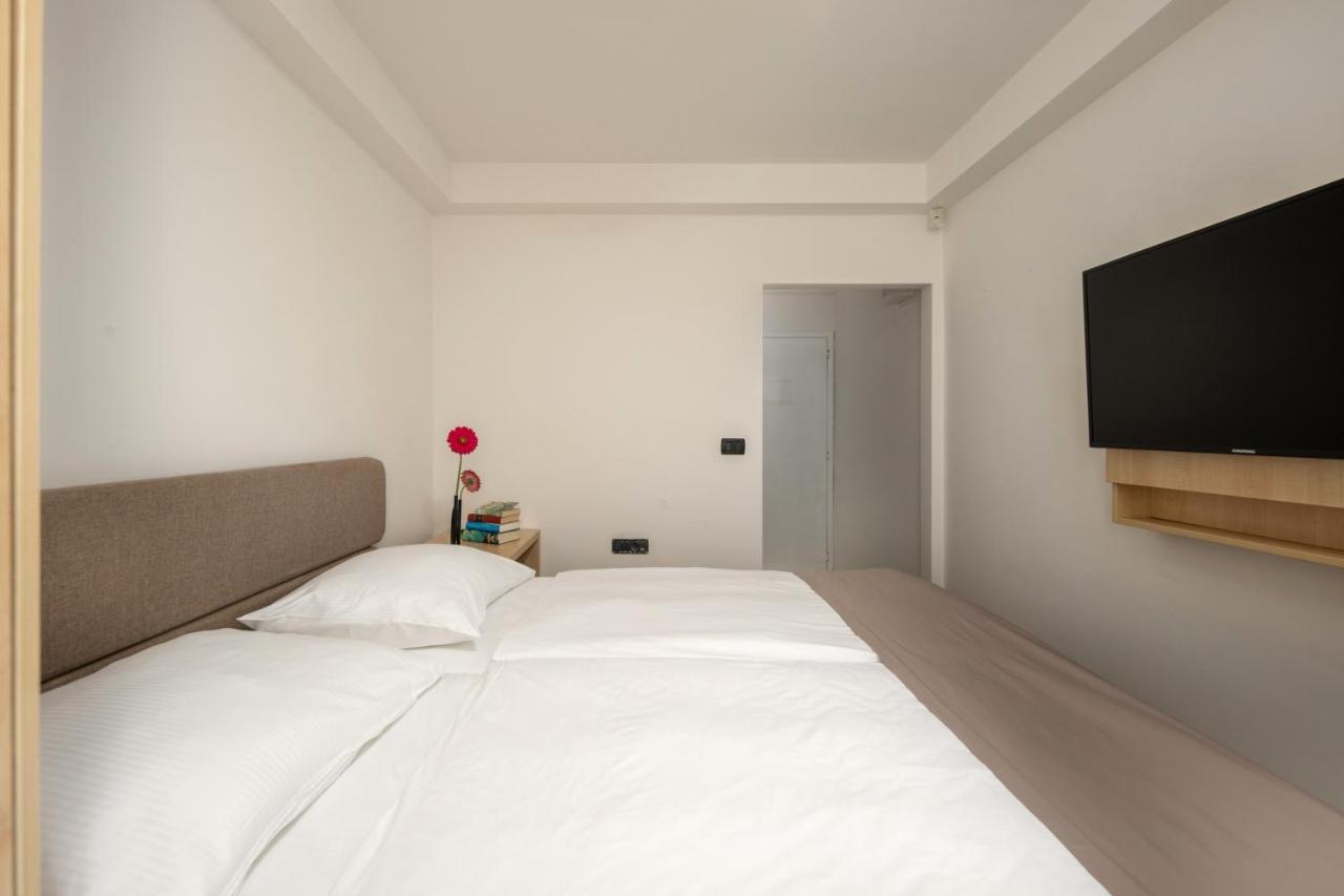 Hotel Delfin Omisalj Ngoại thất bức ảnh