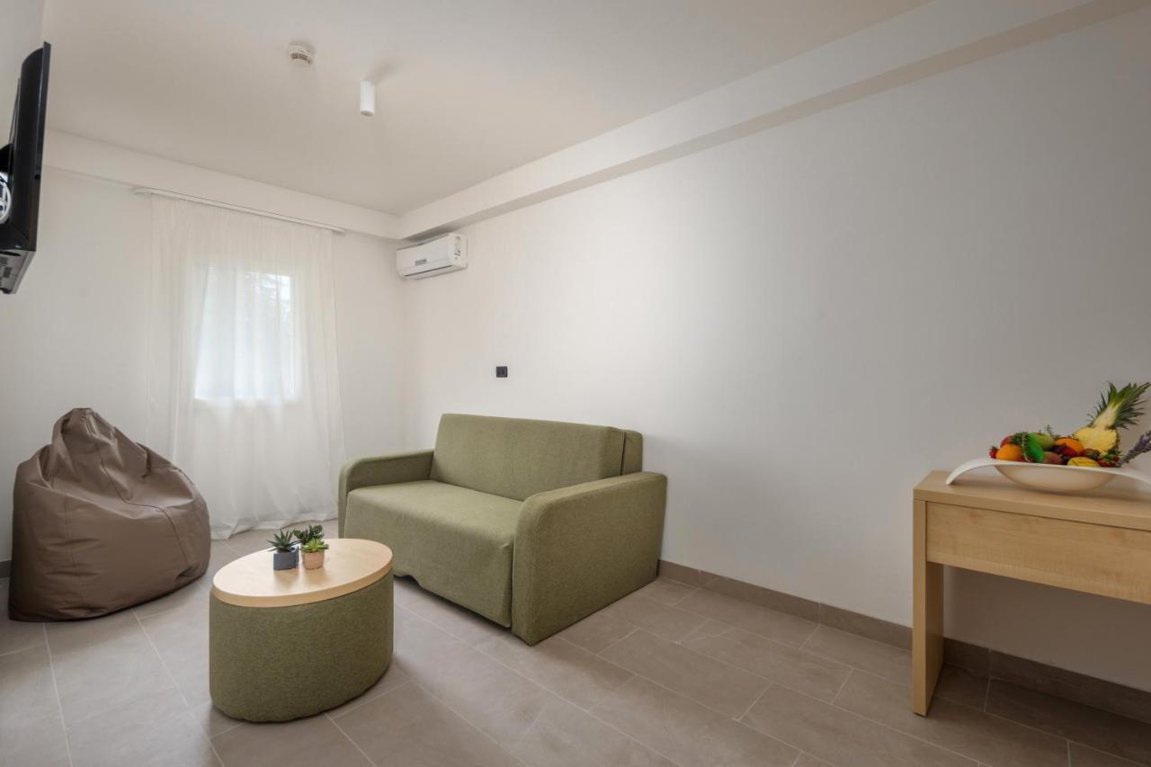 Hotel Delfin Omisalj Ngoại thất bức ảnh