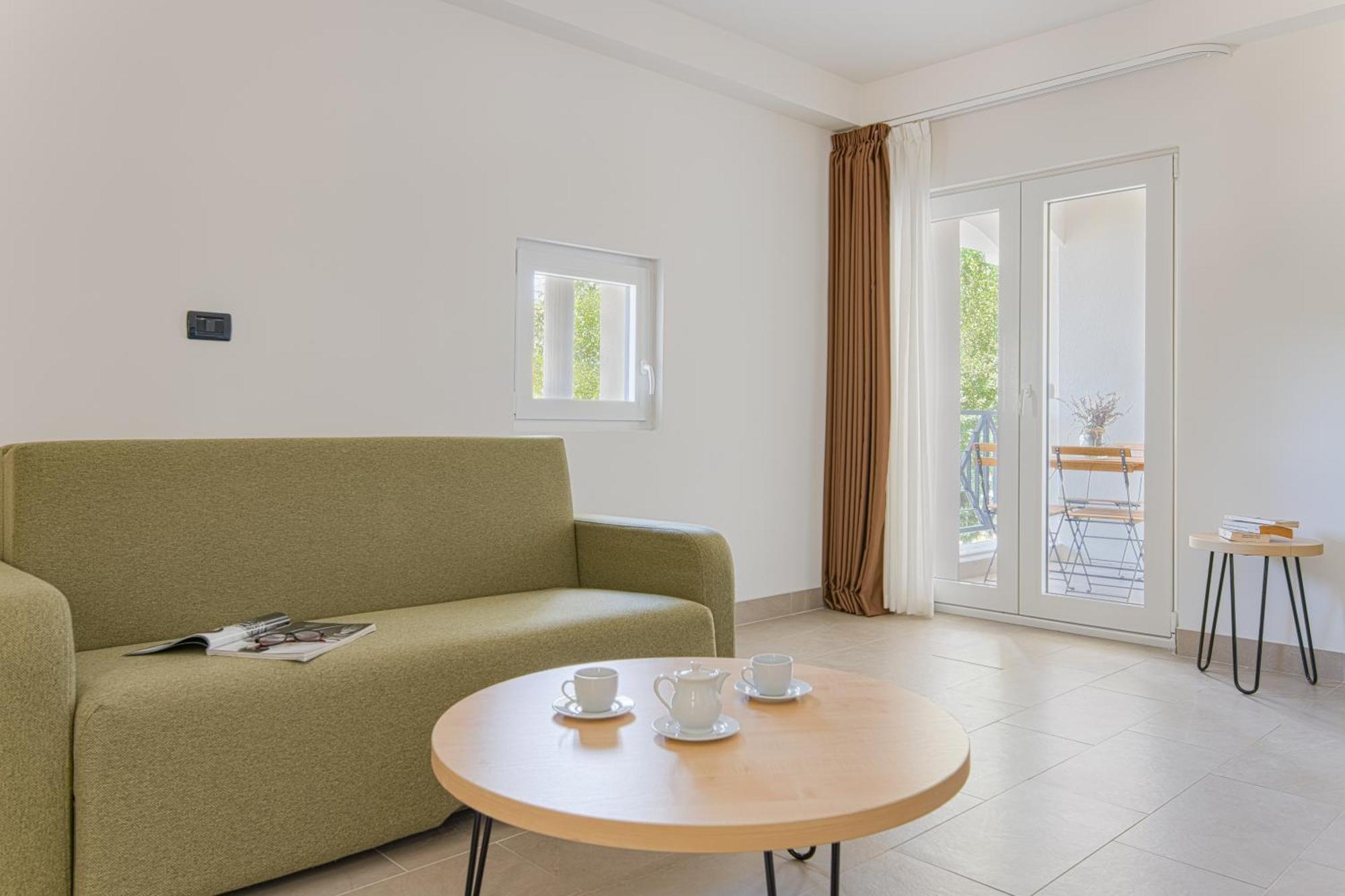 Hotel Delfin Omisalj Ngoại thất bức ảnh