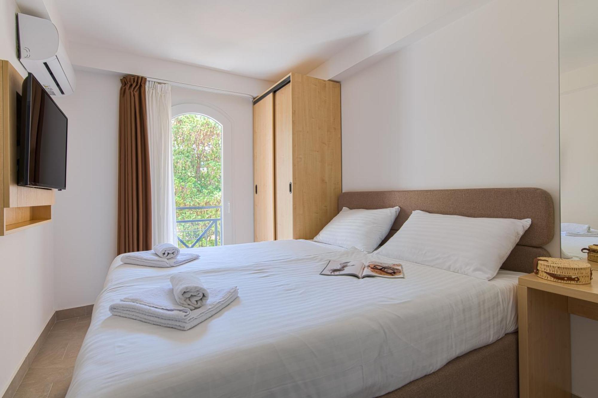Hotel Delfin Omisalj Ngoại thất bức ảnh