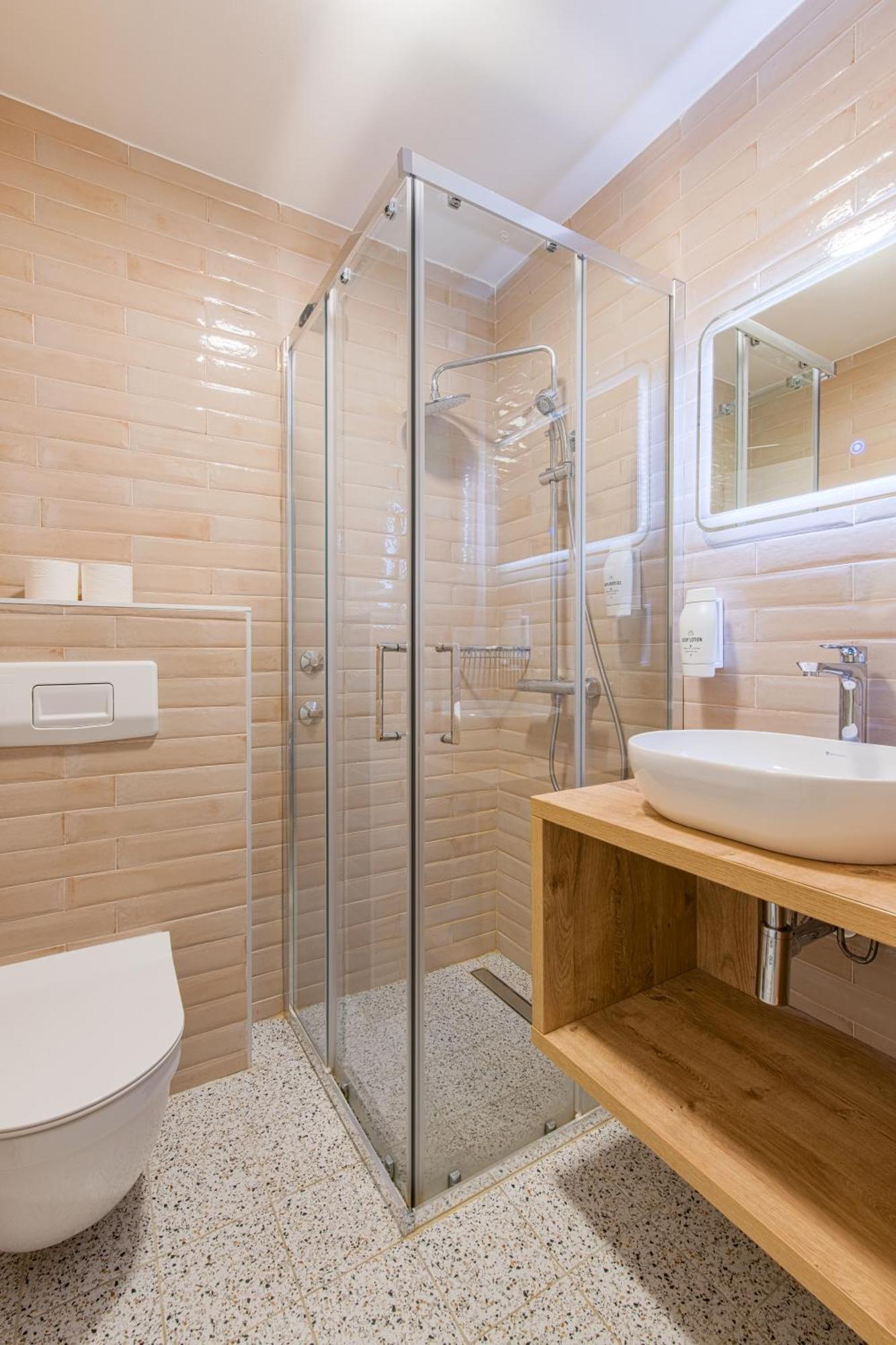Hotel Delfin Omisalj Ngoại thất bức ảnh