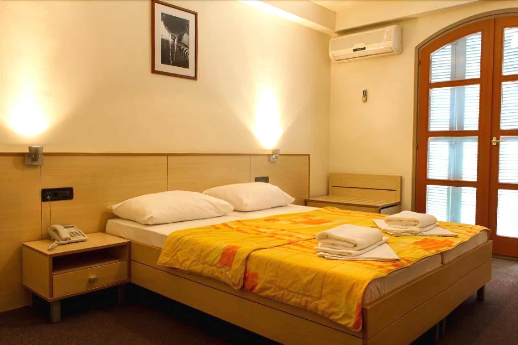 Hotel Delfin Omisalj Ngoại thất bức ảnh
